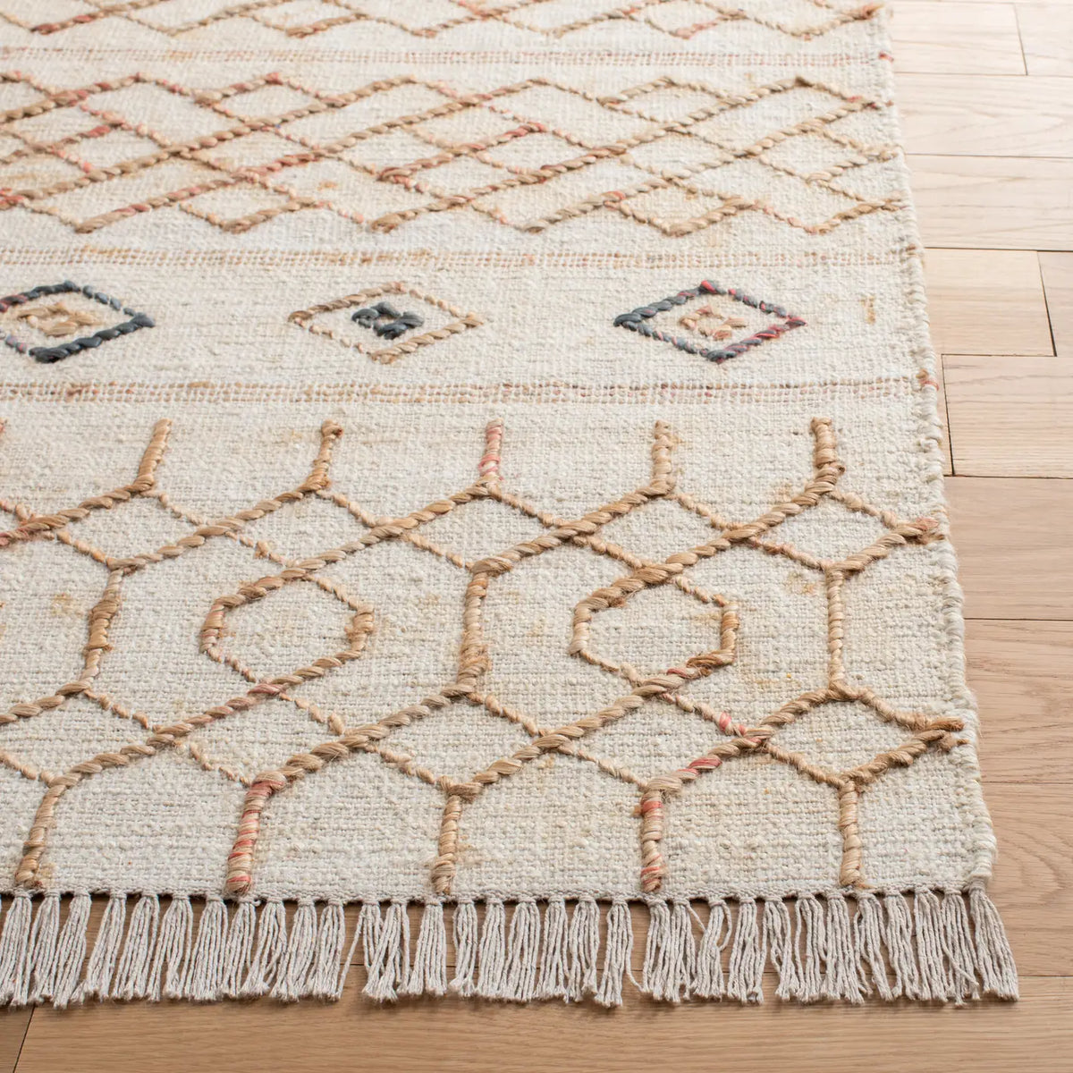 Safavieh Natural Fiber 4'-0" x 6'-0" Rug in Natural / Ivory