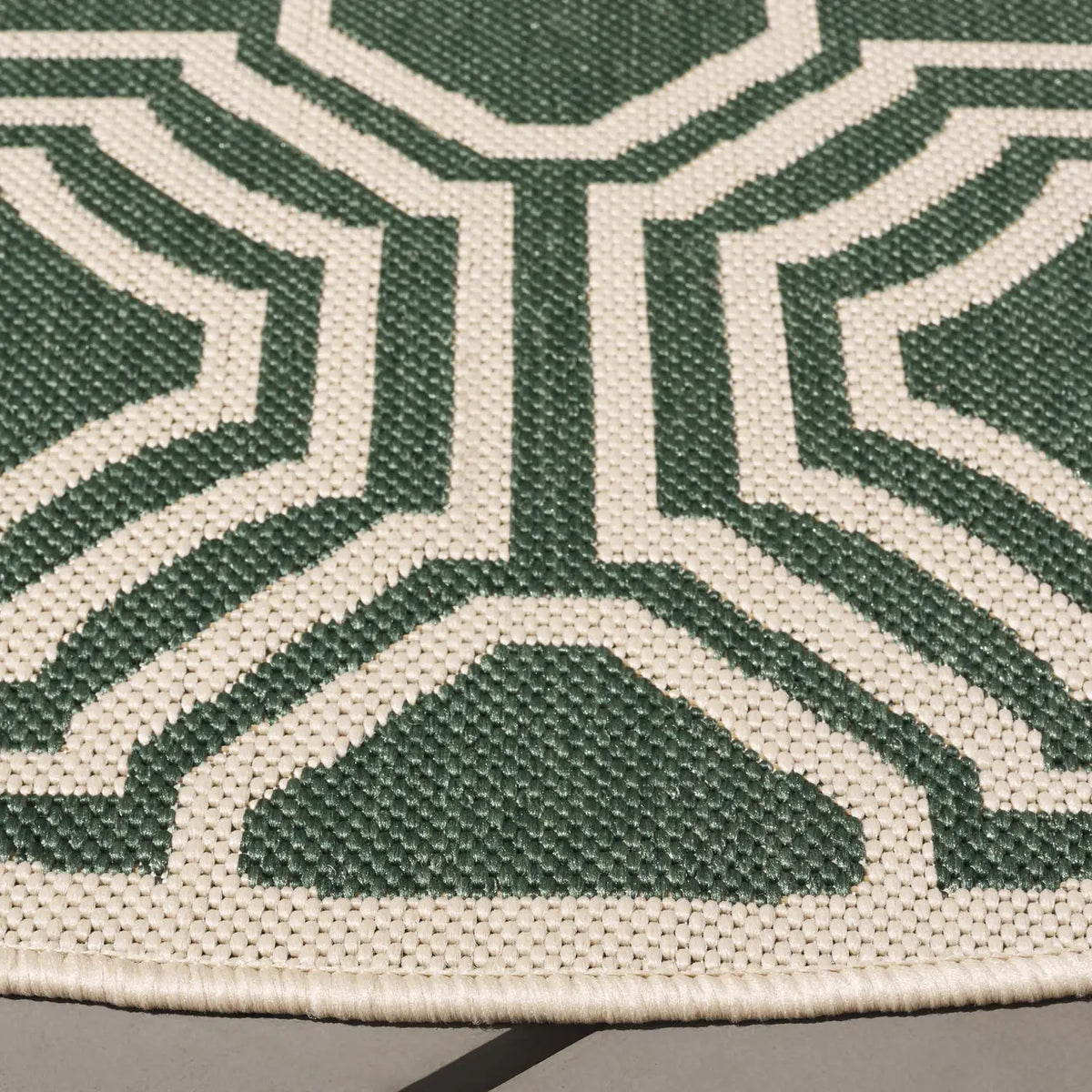 Safavieh Courtyard 5'-3" x 5'-3" Rug in Dark Green / Beige