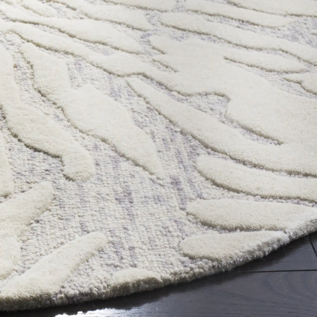 Safavieh Bella 5'-0" x 5'-0" Rug in Silver / Ivory
