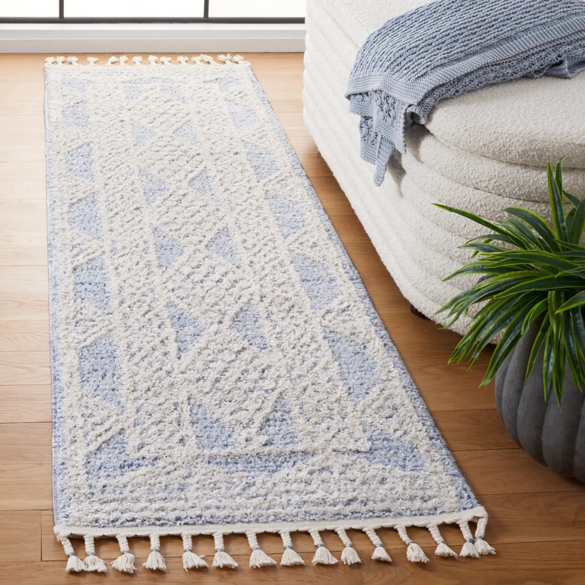 Safavieh Chapel 2'-2" x 8'-0" Rug in Blue / Ivory