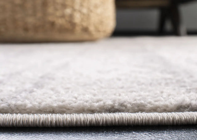 Safavieh Adirondack 4'-0" x 6'-0" Rug in Ivory / Silver