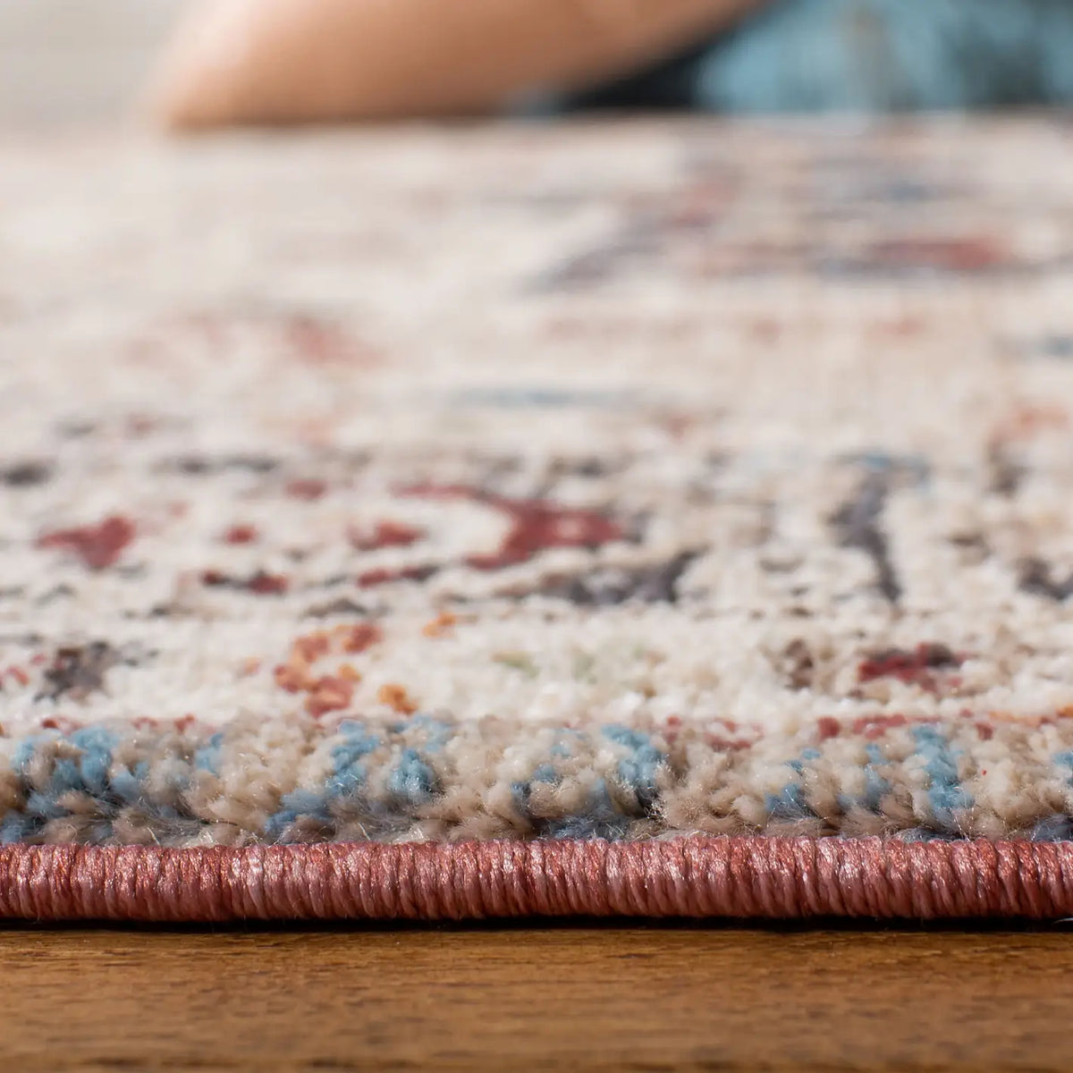 Safavieh Carlyle 200 5'-3" x 7'-6" Rug in Ivory / Blue