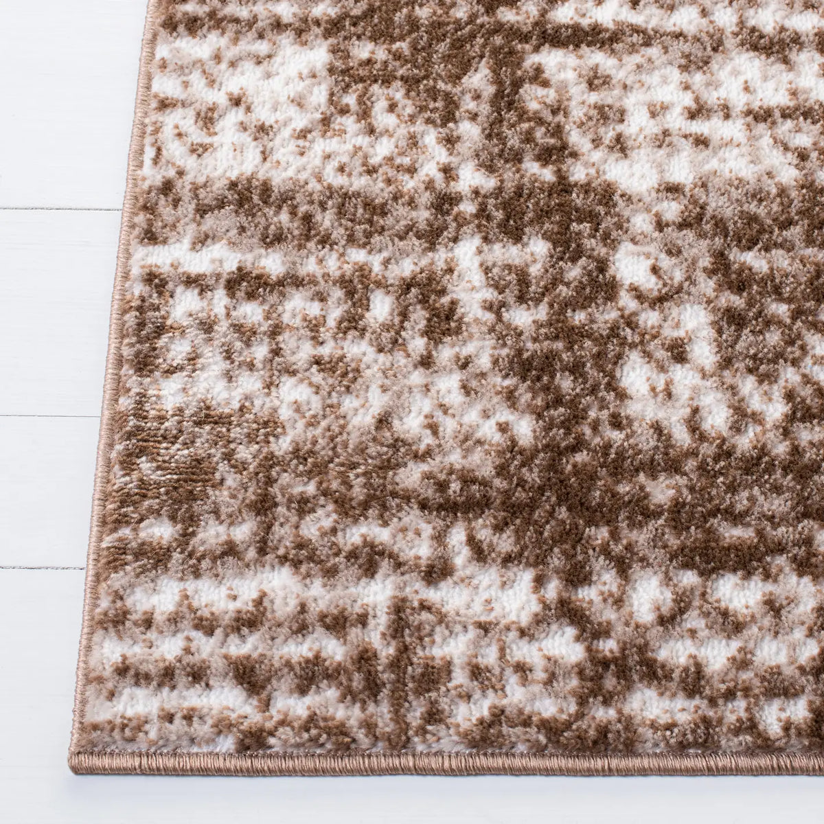 Safavieh Skyler 4'-5" x 6'-5" Rug in Brown / Ivory