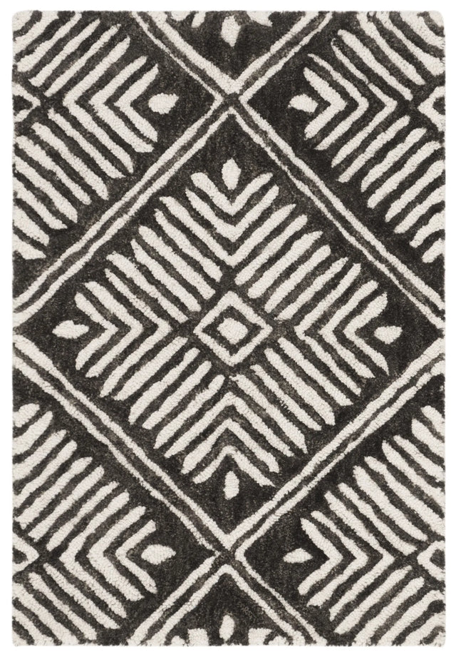Safavieh Cambridge 2'-0" x 3'-0" Rug in Ivory / Charcoal