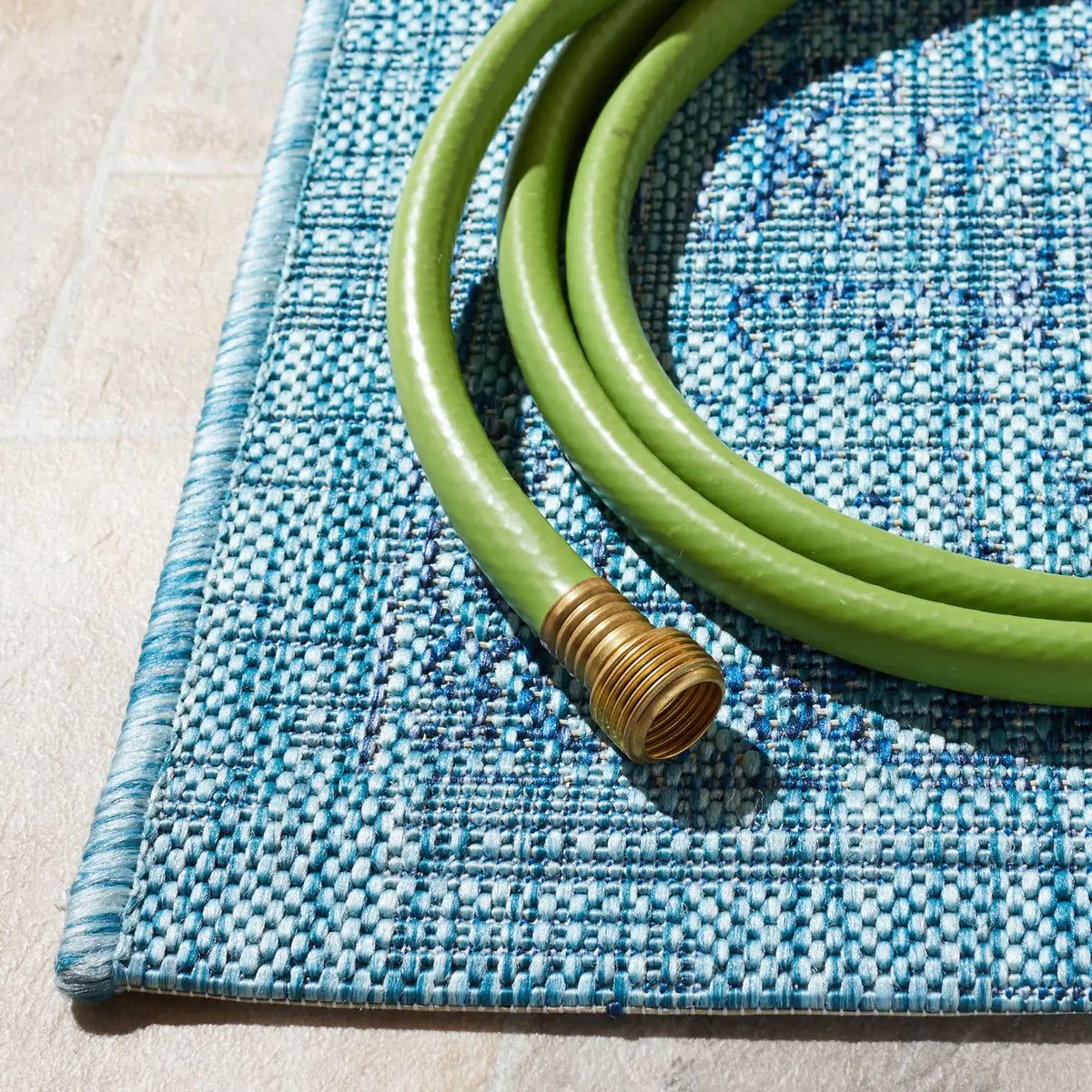 Safavieh Courtyard 4'-0" x 5'-7" Rug in Aqua / Navy