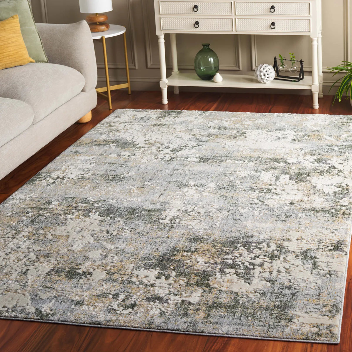 Safavieh Serena 200 5'-3" x 7'-6" Rug in Beige / Grey Ivory