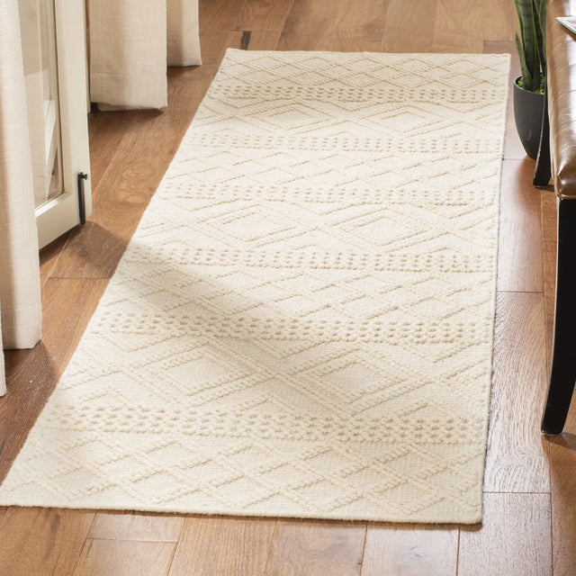 Safavieh Vermont 2'-3" x 10'-0" Rug in Ivory