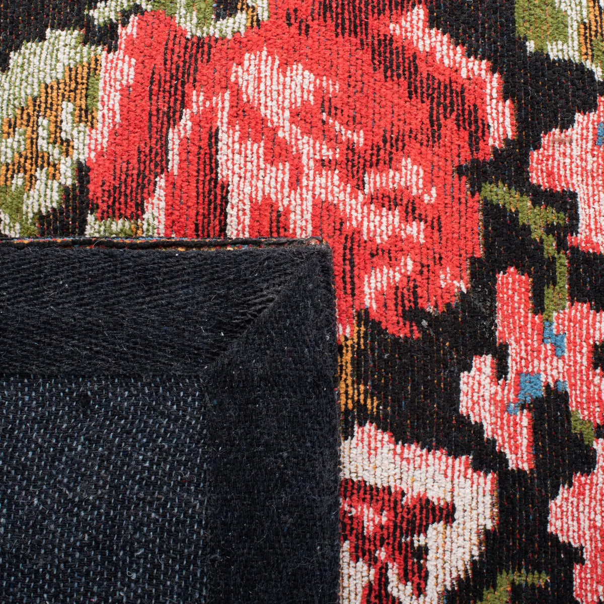 Safavieh Classic Vintage 5'-0" x 8'-0" Rug in Black / Multi