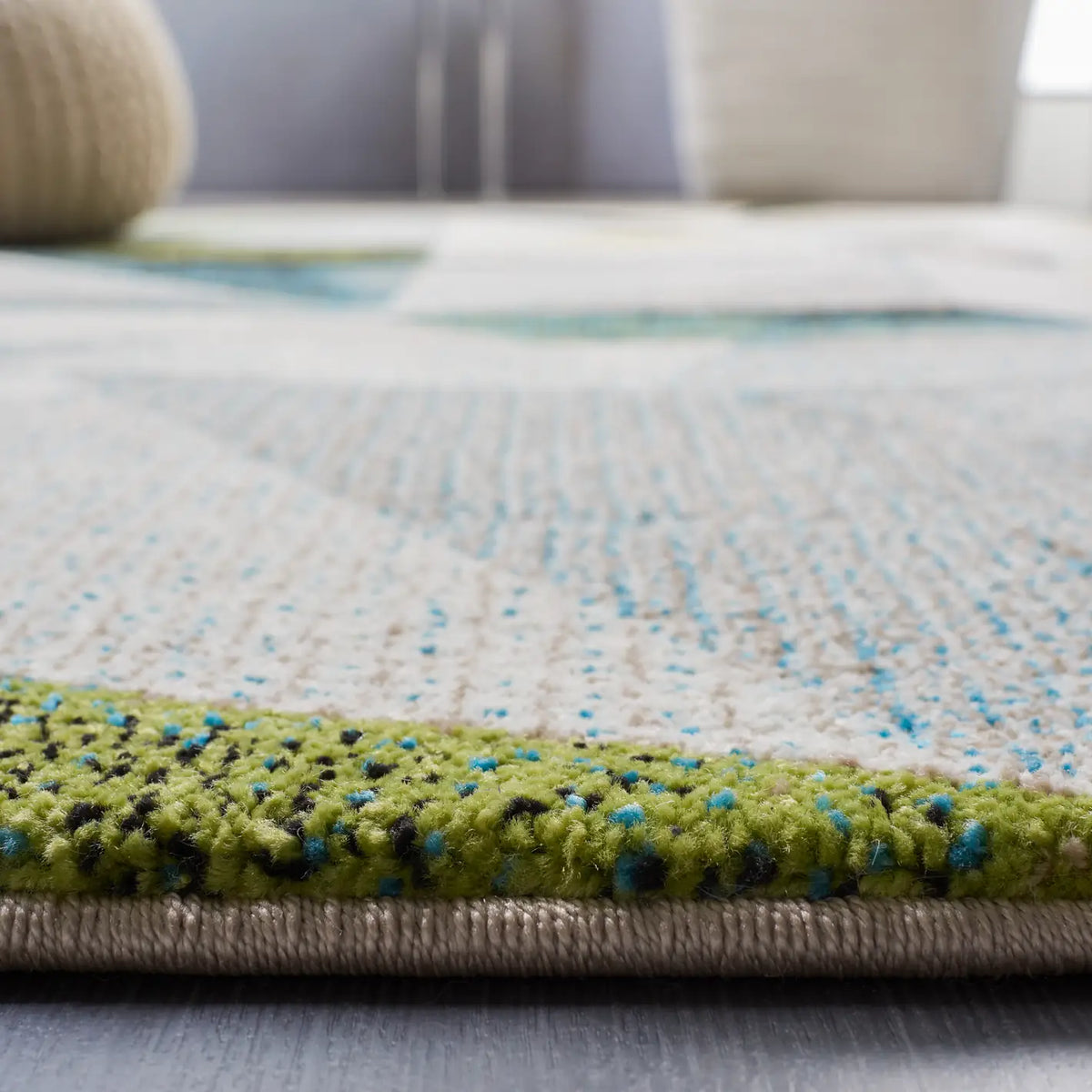 Safavieh Porcello 4'-0" x 6'-0" Rug in Ivory / Green