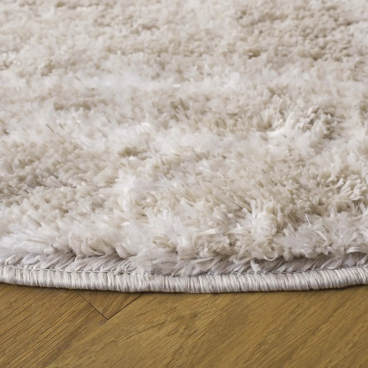 Safavieh Penelope Shag 6'-7" x 6'-7" Rug in Beige / Ivory
