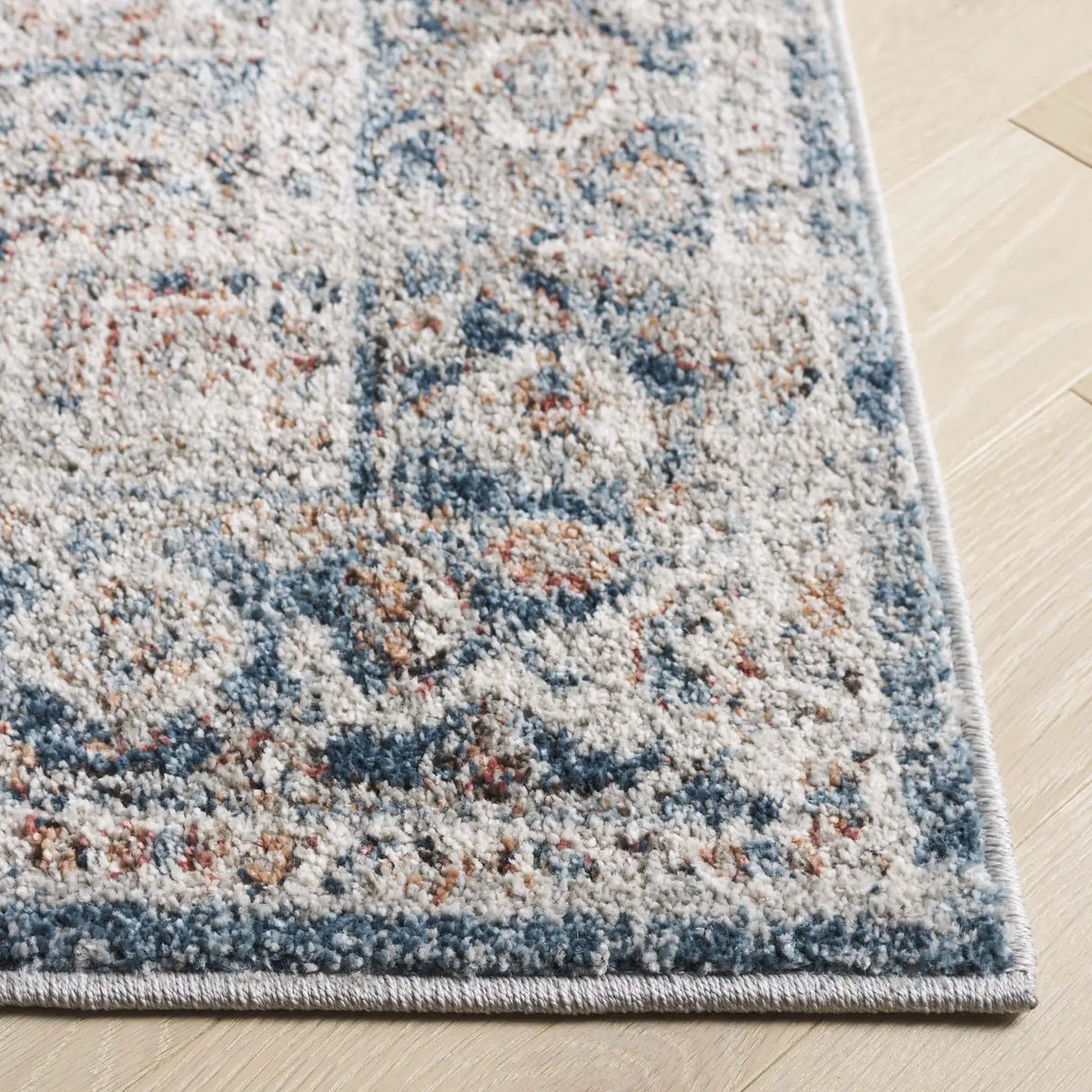 Safavieh Vintage Tabriz 4'-0" x 6'-0" Rug in Blue / Rust