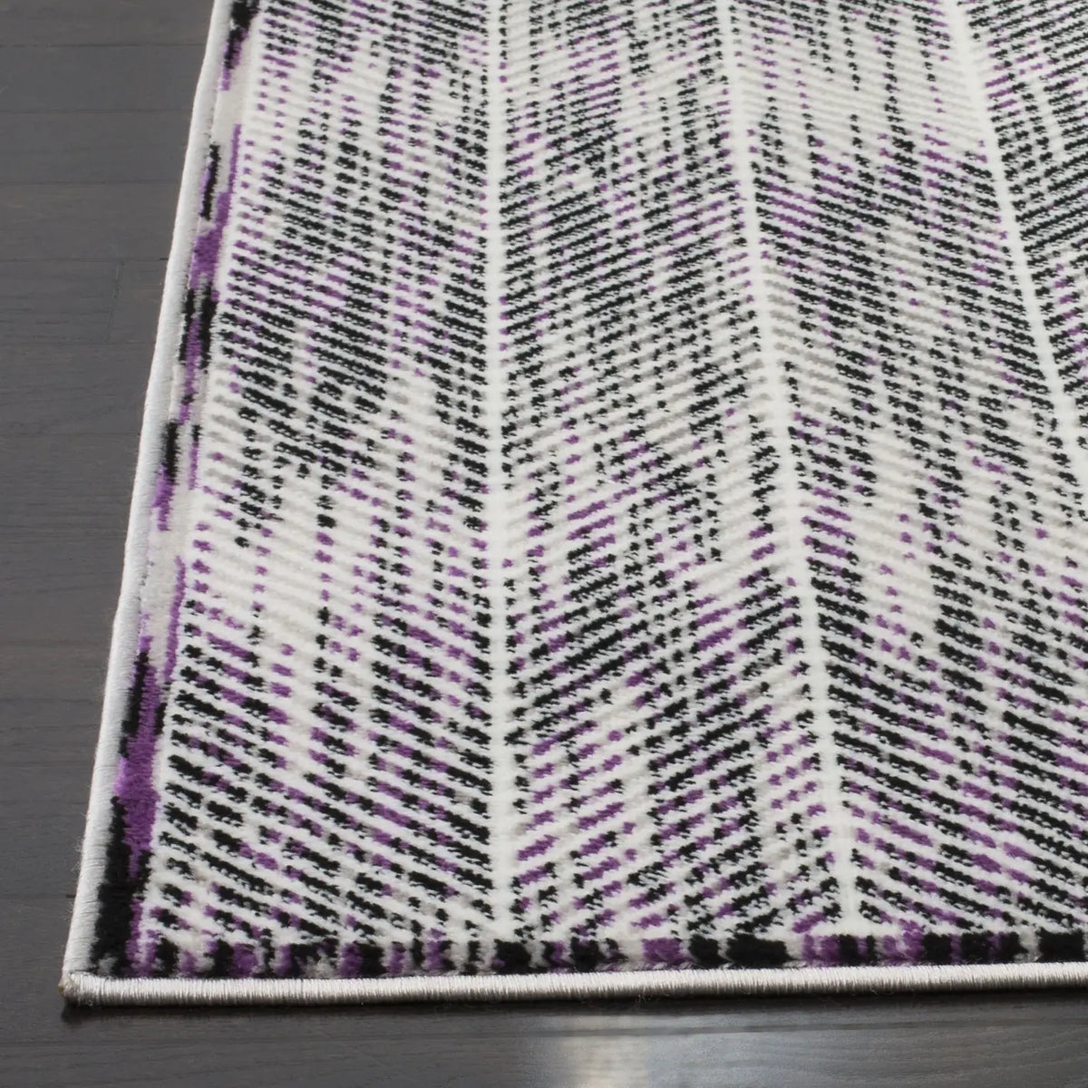 Safavieh Skyler 5'-1" x 7'-6" Rug in Grey / Purple