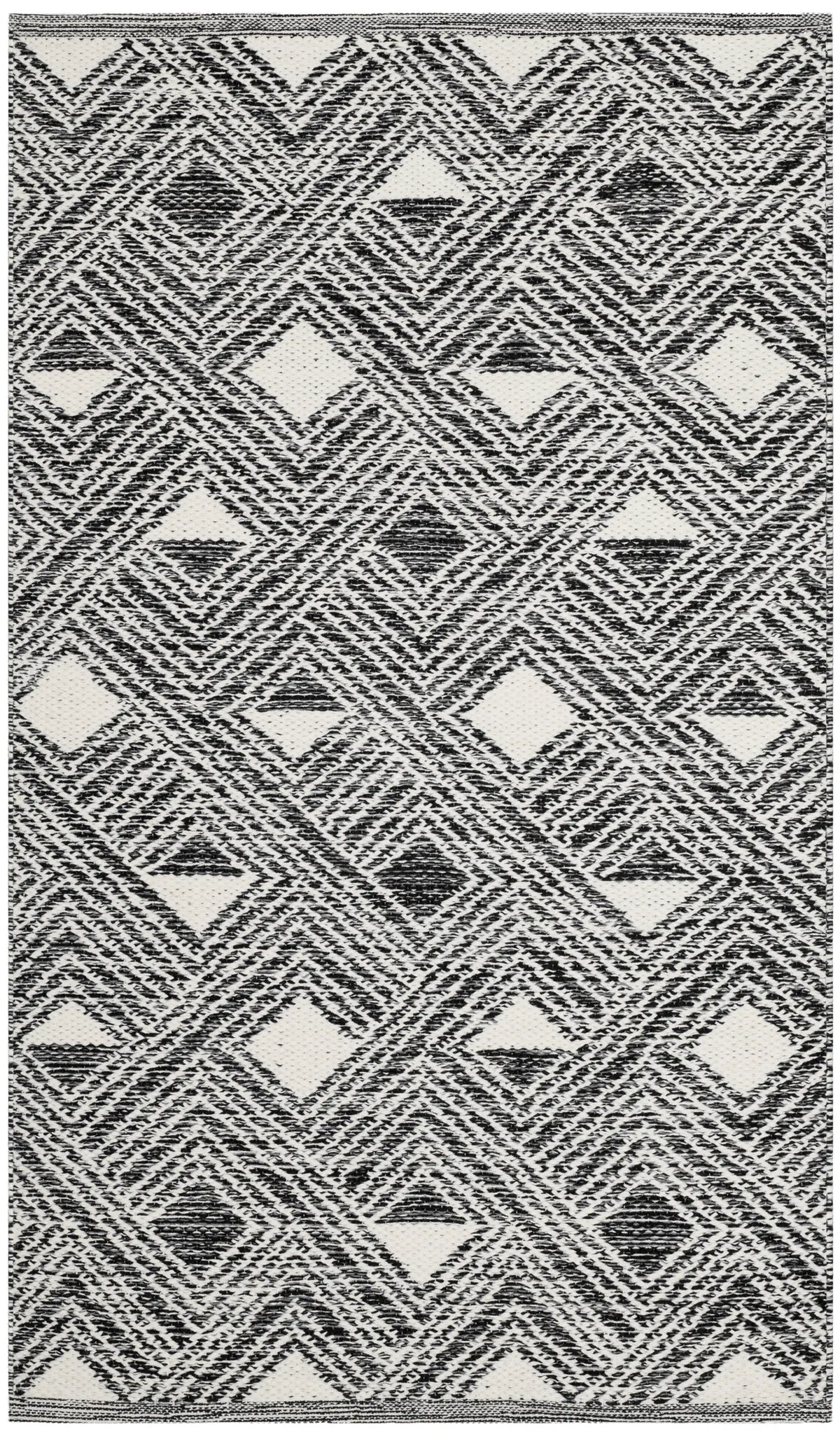 Safavieh Montauk 2'-3" x 3'-9" Rug in Black / Ivory