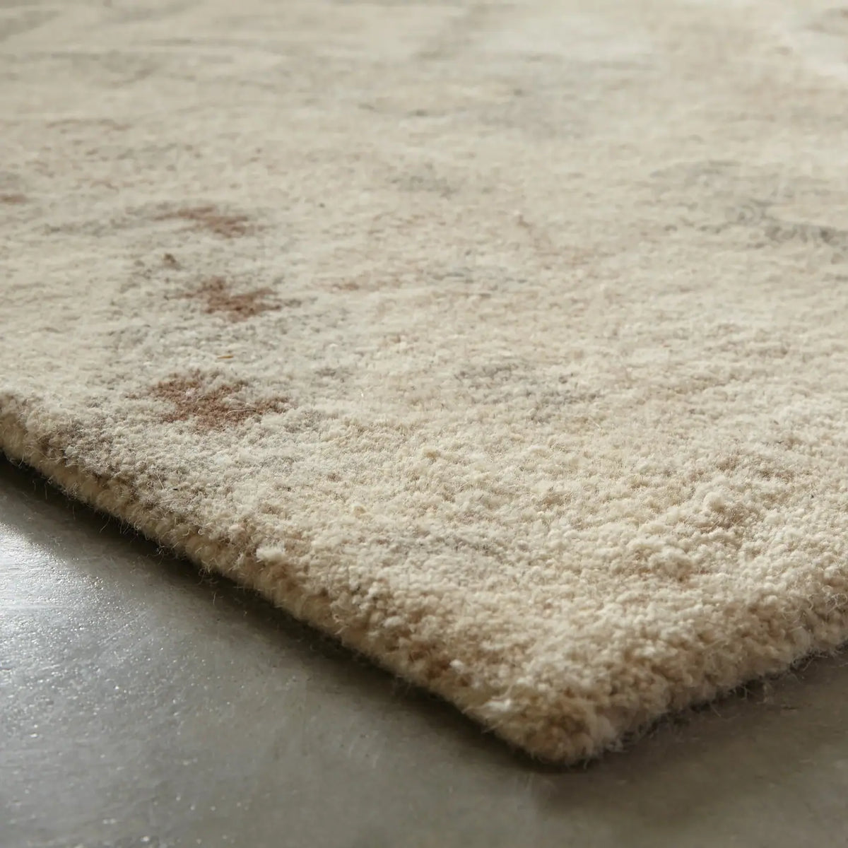 Oriental Weavers Sphinx Anastasia 68003 Sand / Ivory Rugs - corner detail