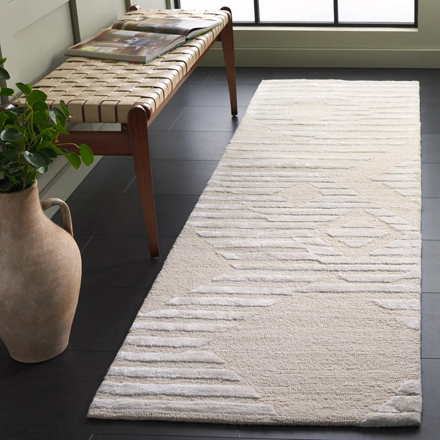 Safavieh Soho 2'-3" x 8'-0" Rug in Ivory