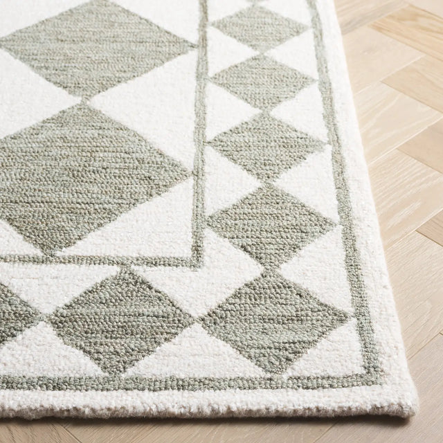 Safavieh Ebony 4'-0" x 6'-0" Rug in Sage / Ivory