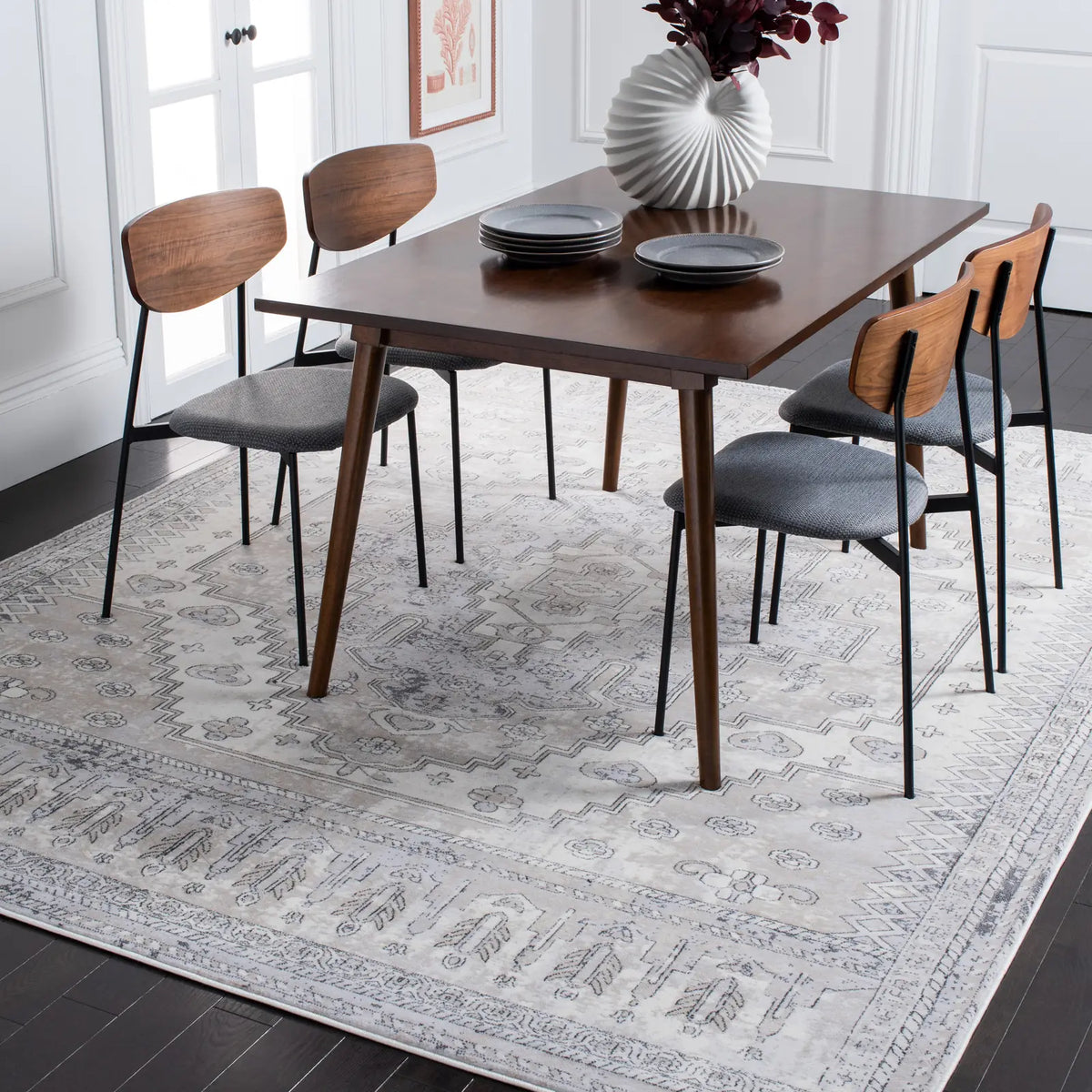 Safavieh Carnegie 6'-7" x 9'-2" Rug in Ivory / Grey