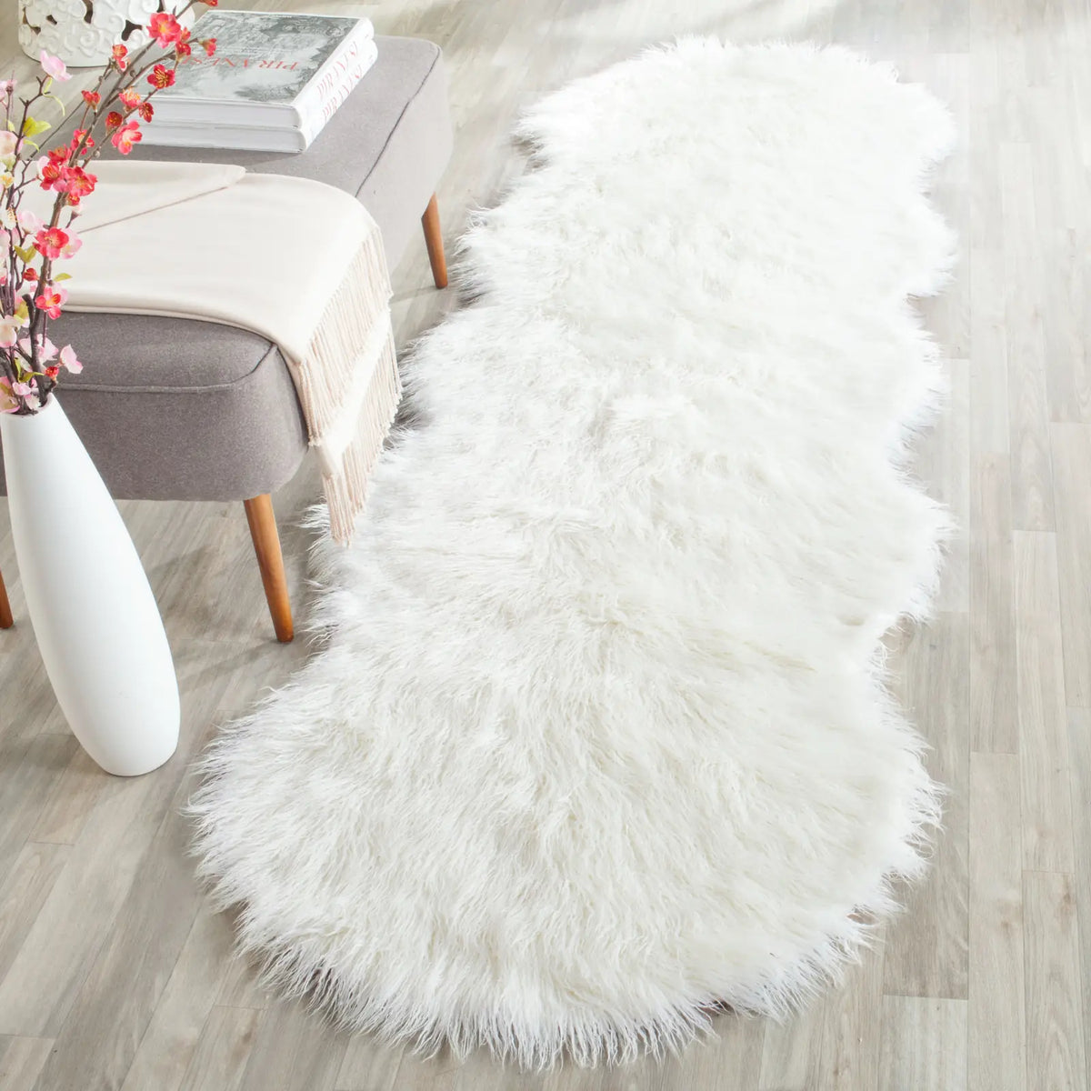 Safavieh Faux Sheep Skin 2'-6" x 6'-0" Rug in Ivory
