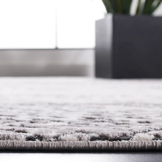 Safavieh Amelia 4'-5" x 6'-5" Rug in Grey / Charcoal