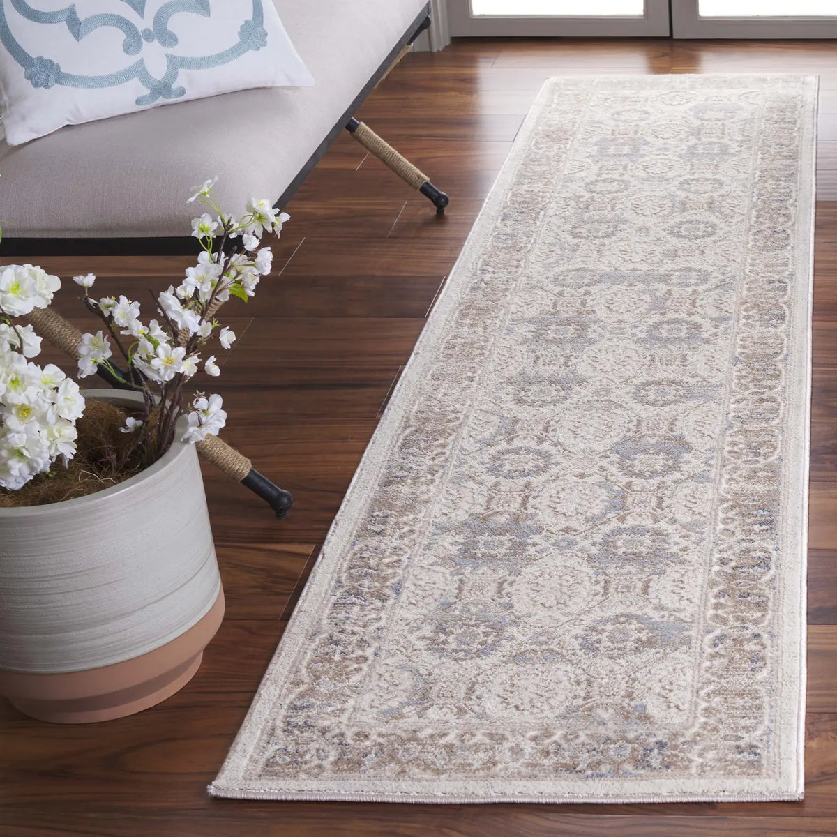 Safavieh Prestige 2'-3" x 8'-0" Rug in Beige / Light Blue