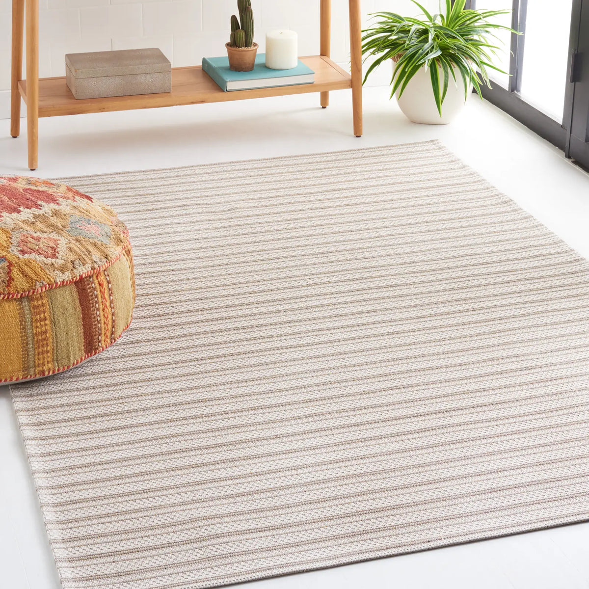 Safavieh Martha Stewart 5'-0" x 7'-0" Rug in Taupe / Cream