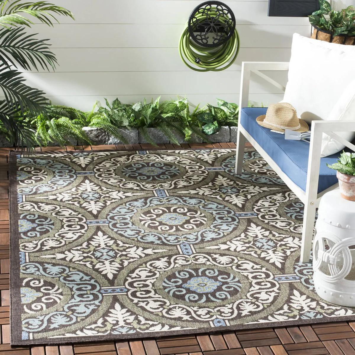 Safavieh Veranda 5'-3" x 7'-7" Rug in Chocolate / Cream