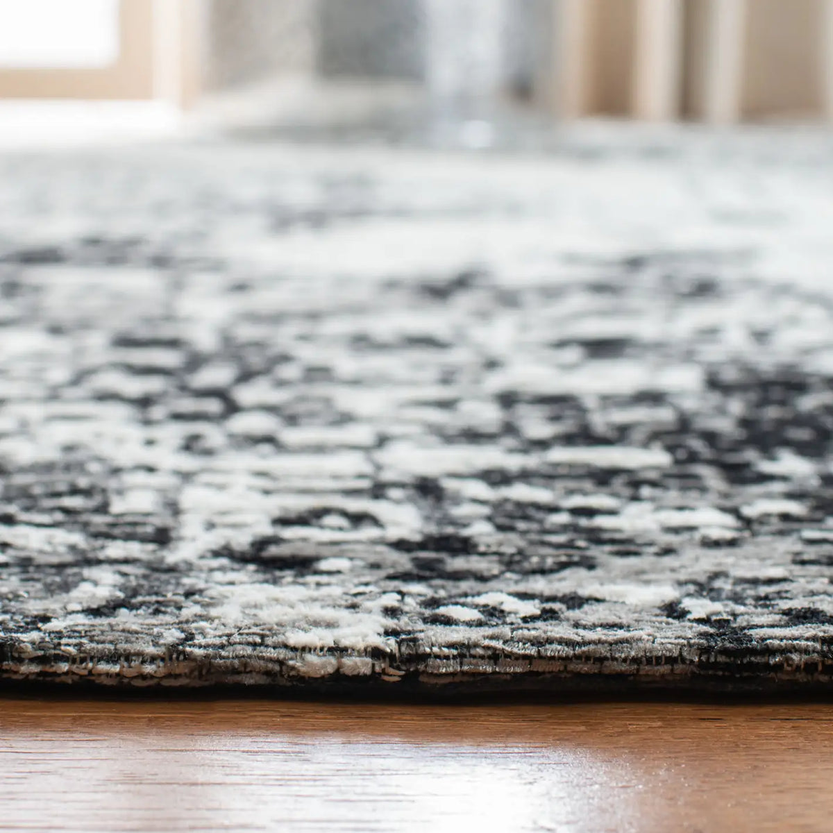 Safavieh Classic Vintage 5'-0" x 8'-0" Rug in Grey / Ivory