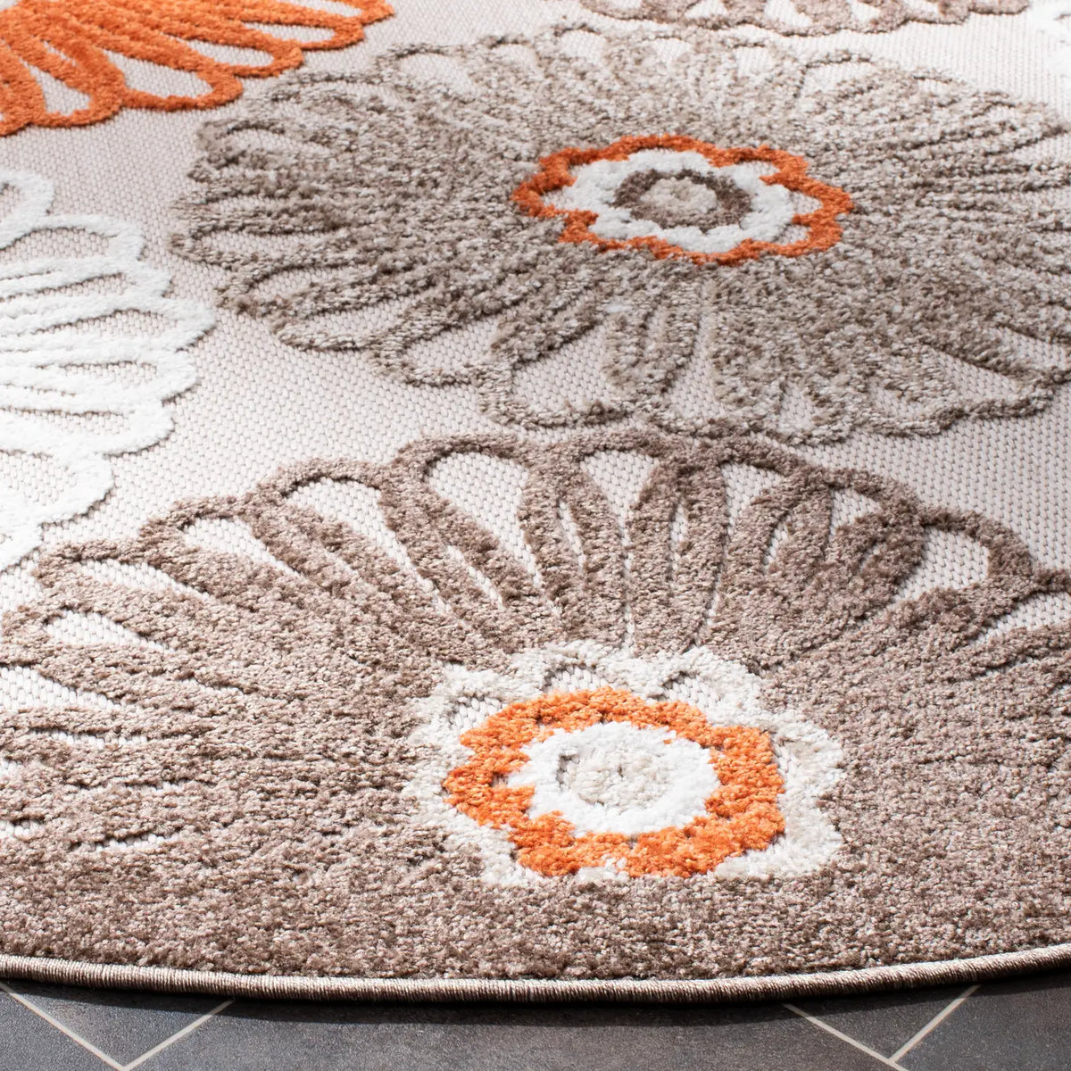 Safavieh Cabana 6'-7" x 6'-7" Rug in Beige / Orange