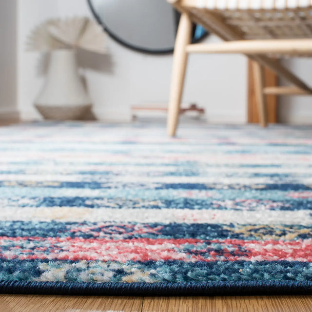 Safavieh Madison 700 4'-0" x 6'-0" Rug in Navy / Ivory