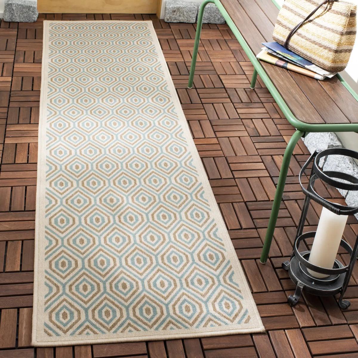 Safavieh Veranda 2'-3" x 8'-0" Rug in Cream / Aqua