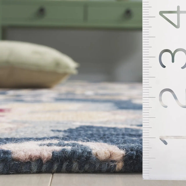 Safavieh Blossom 4'-0" x 6'-0" Rug in Navy / Red