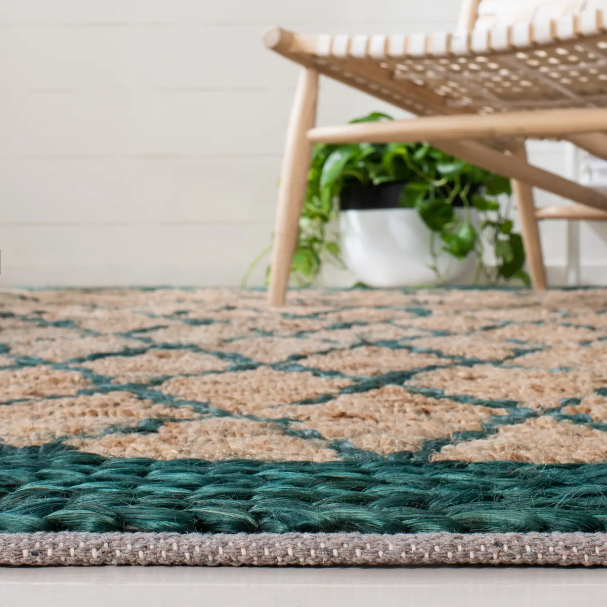 Safavieh Natural Fiber 4'-0" x 6'-0" Rug in Natural / Dark Green