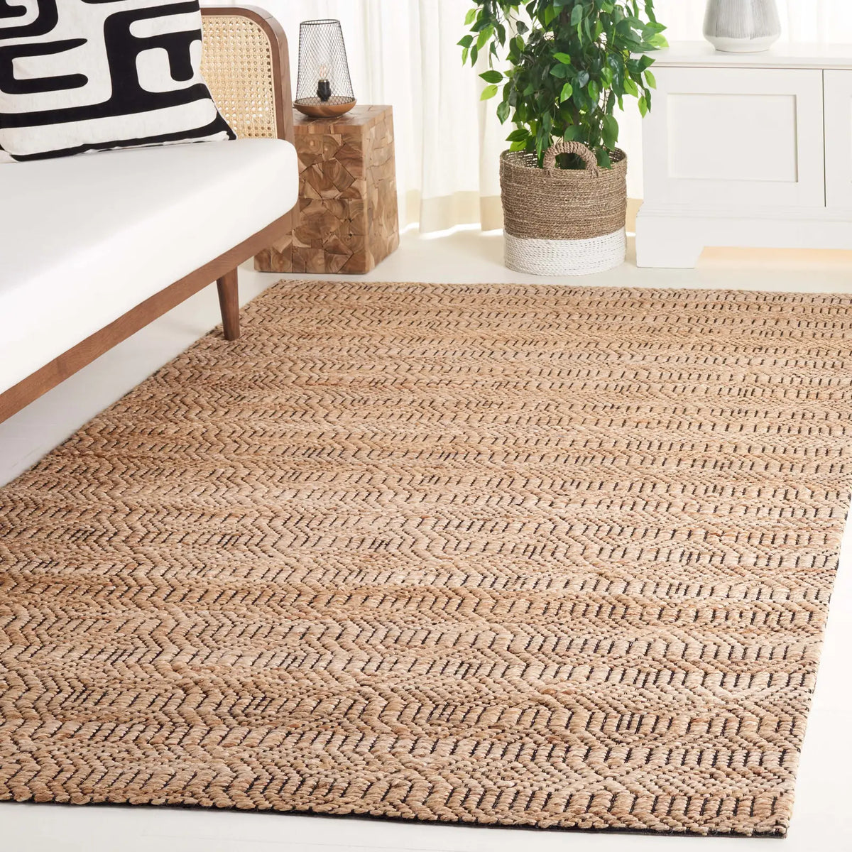 Safavieh Natural Fiber 4'-0" x 6'-0" Rug in Natural / Black