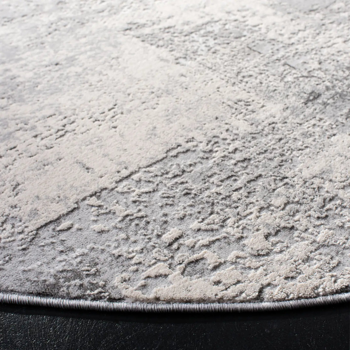 Safavieh Invista 6'-7" x 6'-7" Rug in Grey / Ivory