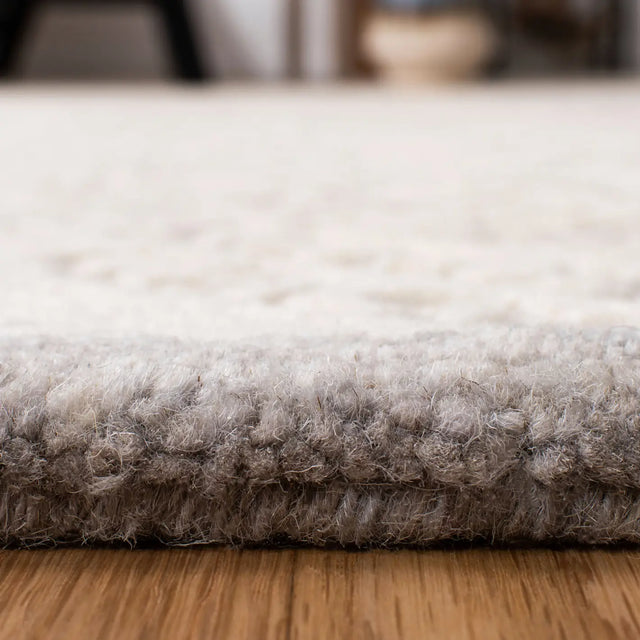 Safavieh Glamour 5'-0" x 8'-0" Rug in Grey / Ivory
