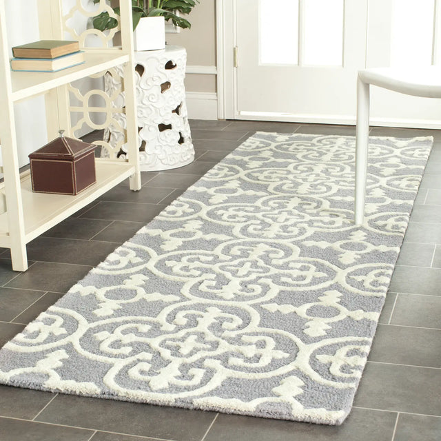 Safavieh Cambridge 2'-6" x 10'-0" Rug in Silver / Ivory