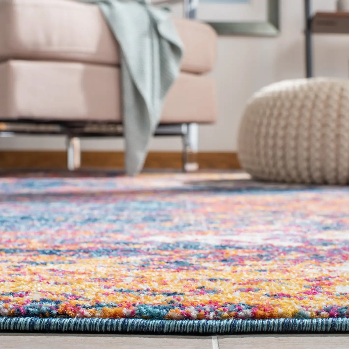 Safavieh Evoke 4'-0" x 6'-0" Rug in Navy / Orange