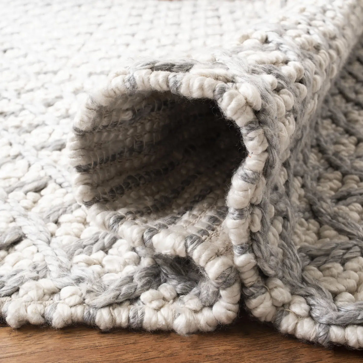 Safavieh Natura 5'-0" x 8'-0" Rug in Silver / Ivory
