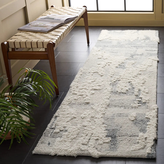 Safavieh Casablanca 2'-3" x 8'-0" Rug in Grey / Ivory
