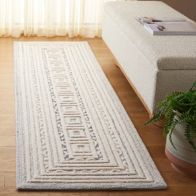 Safavieh Ebony 2'-3" x 8'-0" Rug in Ivory / Grey