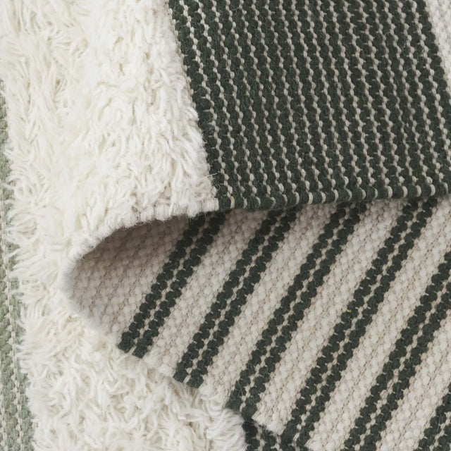 Safavieh Kenya 4'-0" x 6'-0" Rug in Sage / Ivory