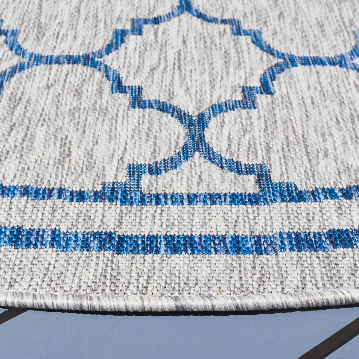Safavieh Courtyard 6'-7" x 6'-7" Rug in Grey / Navy