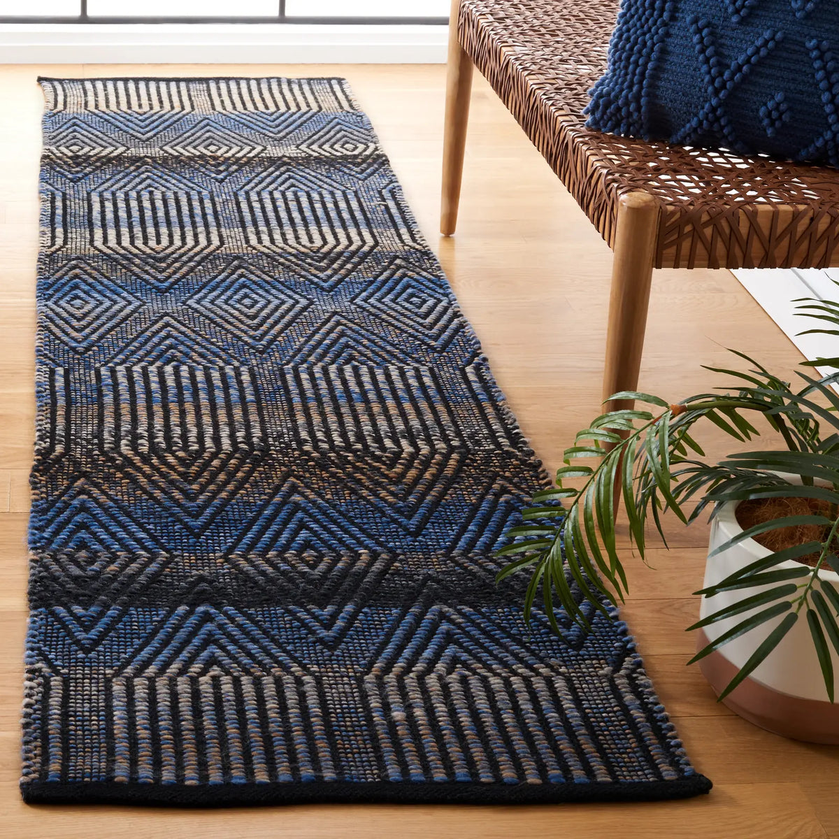 Safavieh Natura 2'-3" x 9'-0" Rug in Blue / Orange
