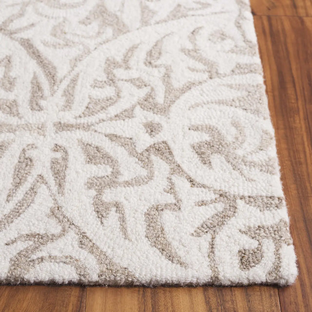 Safavieh Pine 4'-0" x 6'-0" Rug in Beige / Ivory