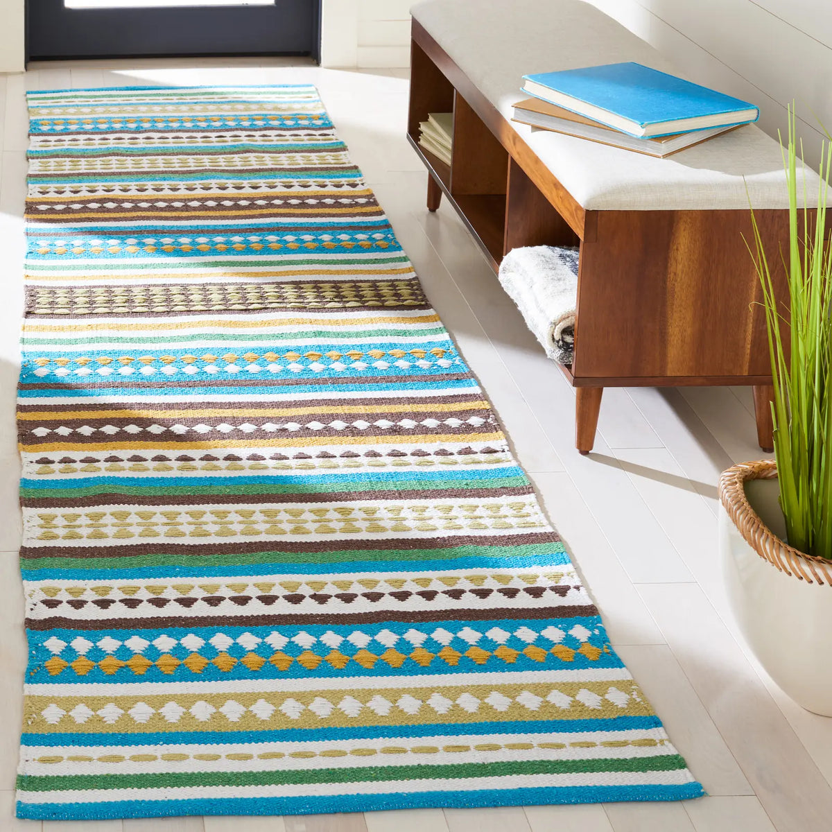 Safavieh Montauk 2'-3" x 9'-0" Rug in Light Blue / Ivory