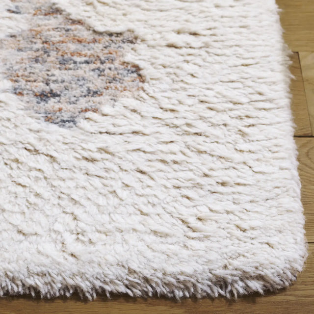 Safavieh Casablanca 4'-0" x 6'-0" Rug in Ivory / Brown