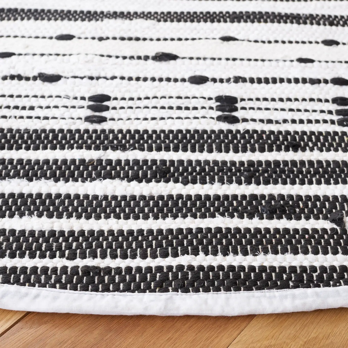 Safavieh Striped Kilim 6'-0" x 6'-0" Rug in Black / Ivory
