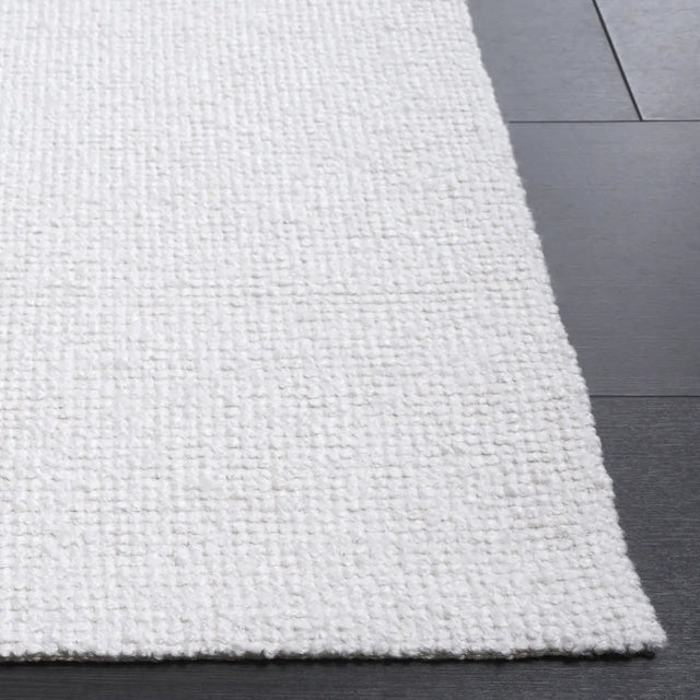 Safavieh Carmine 4'-0" x 6'-0" Rug in Ivory