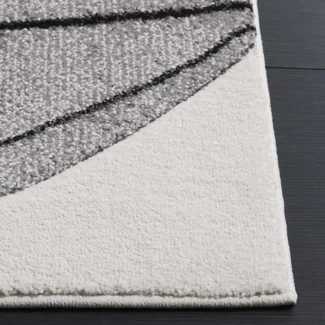 Safavieh Hollywood 5'-3" x 7'-6" Rug in Ivory / Grey