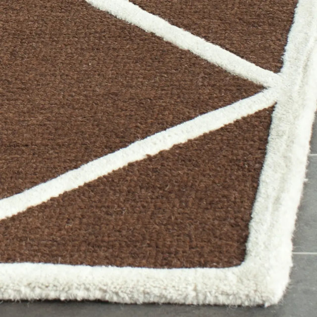 Safavieh Cambridge 2'-6" x 8'-0" Rug in Dark Brown / Ivory